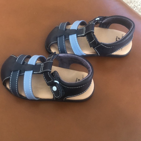 UGG Sandals size 7 - Picture 3 of 6